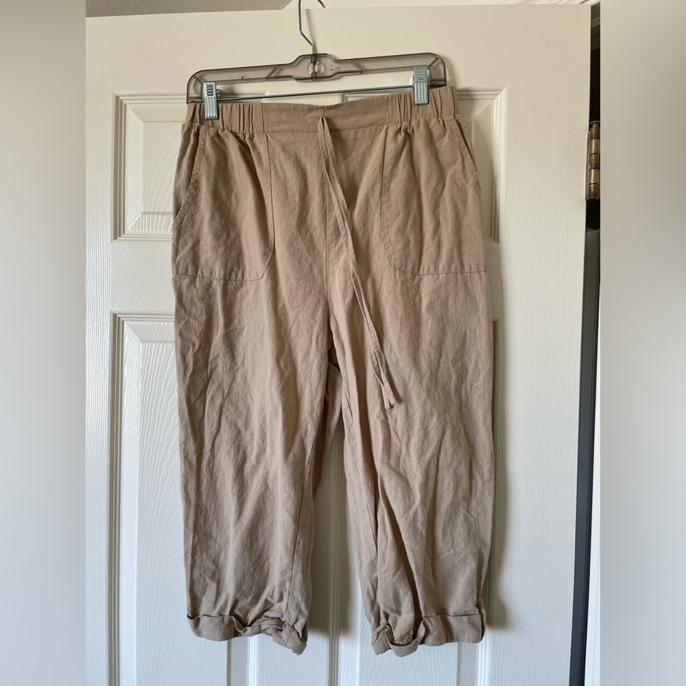 TAN CAPRIS
